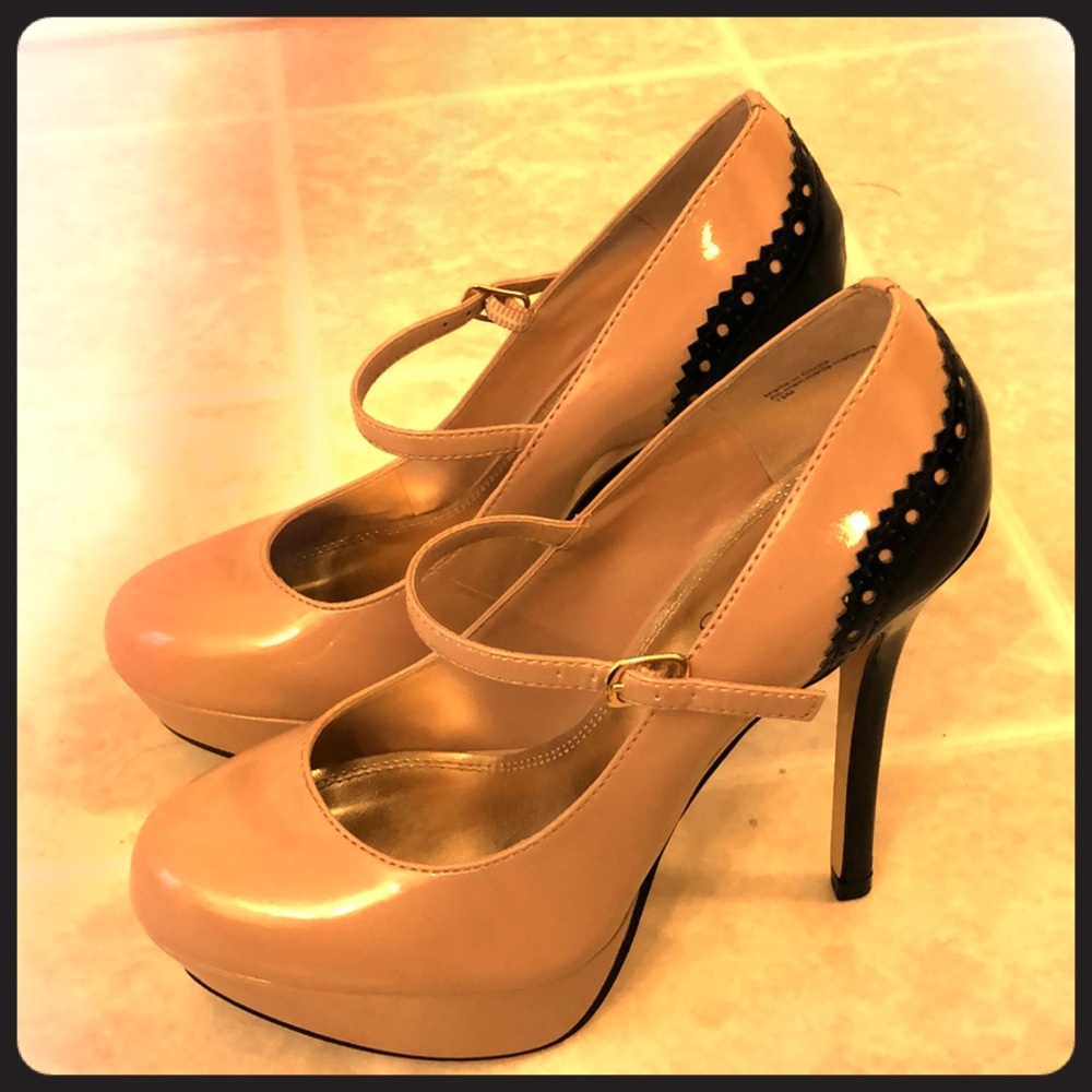 Bakers Misty taupe and black heel
